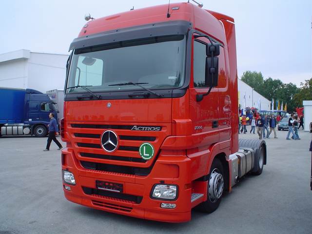 mercedes_actros1844-mega_1.JPG